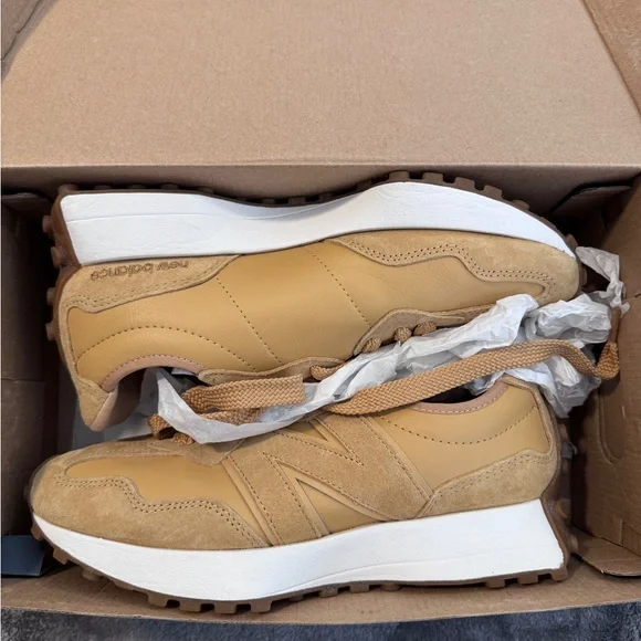 New Balance Beige/Tan Retro Style Sneakers - Picture 10 of 10